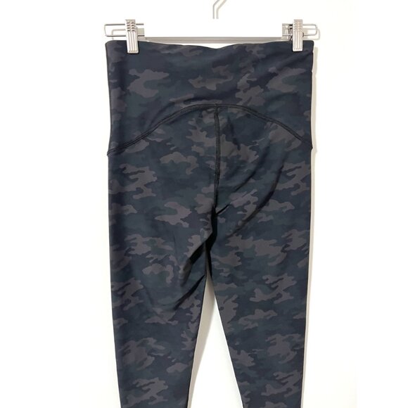 SPANX Black Camo Booty Boost High Rise Seamless Cropped Size L - Picture 4 of 6